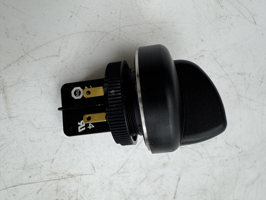W195 W200 W205 ปุ่มสวิทช์ 2470410 Knob ปุ่มเปิด/ปิด สําหรับชิ้นส่วนของเครื่องบดถนน