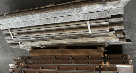 ชุดบริการชิ้นส่วนสึกหรอของสายพานลำเลียงคุณภาพสูง VOE17253552 ชุดสึกหรอของสายพานลำเลียง ABG6820C ชุดสึกหรอของสายพานลำเลียง ABG7820D